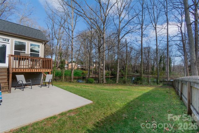 6729 Rollingwood Drive, Clemmons, NC 27012