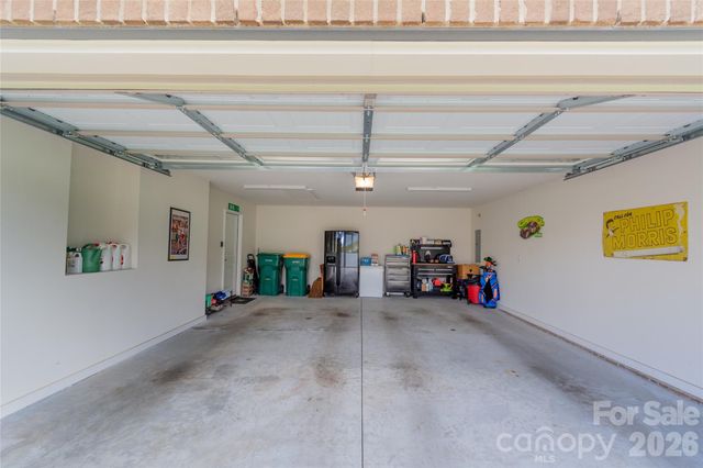 6729 Rollingwood Drive, Clemmons, NC 27012