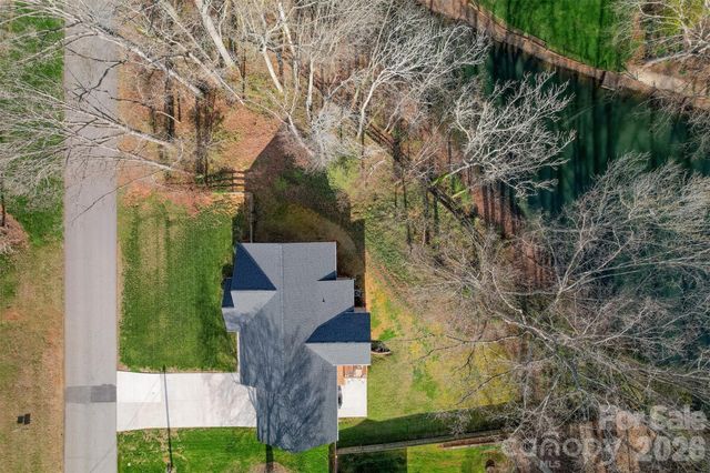 6729 Rollingwood Drive, Clemmons, NC 27012