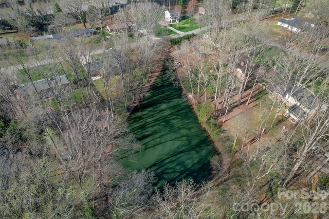 6729 Rollingwood Drive, Clemmons, NC 27012