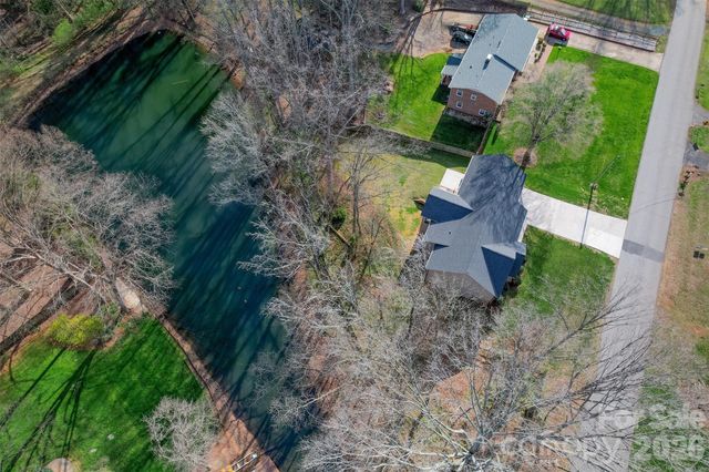 6729 Rollingwood Drive, Clemmons, NC 27012