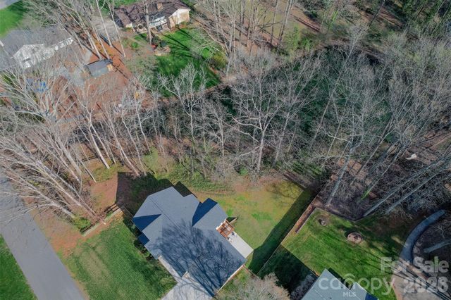 6729 Rollingwood Drive, Clemmons, NC 27012