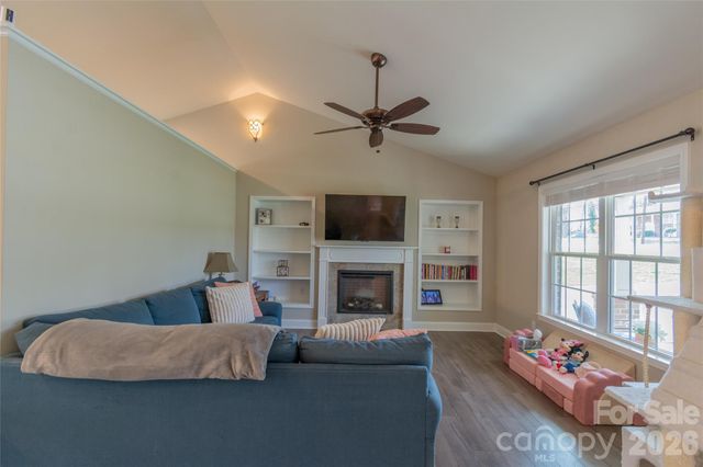 6729 Rollingwood Drive, Clemmons, NC 27012