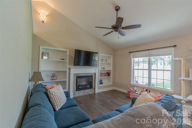 6729 Rollingwood Drive, Clemmons, NC 27012