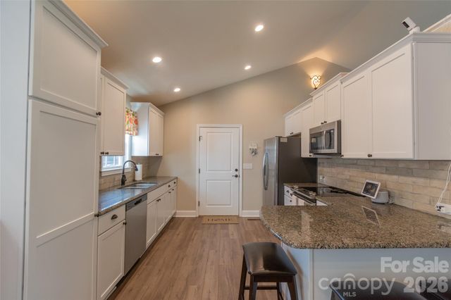 6729 Rollingwood Drive, Clemmons, NC 27012