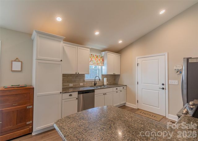 6729 Rollingwood Drive, Clemmons, NC 27012