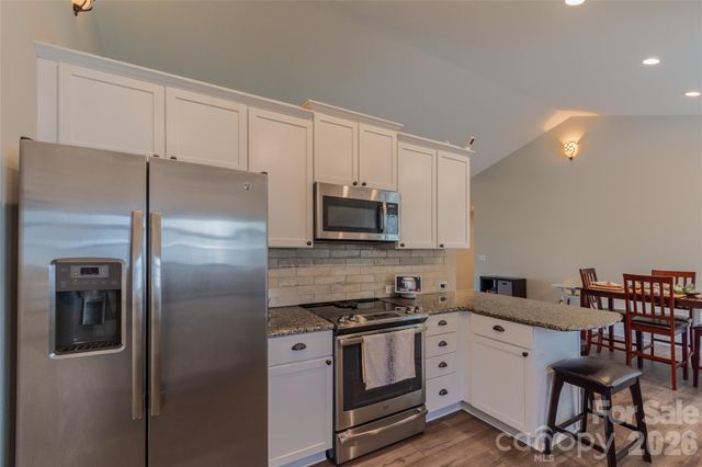 6729 Rollingwood Drive, Clemmons, NC 27012