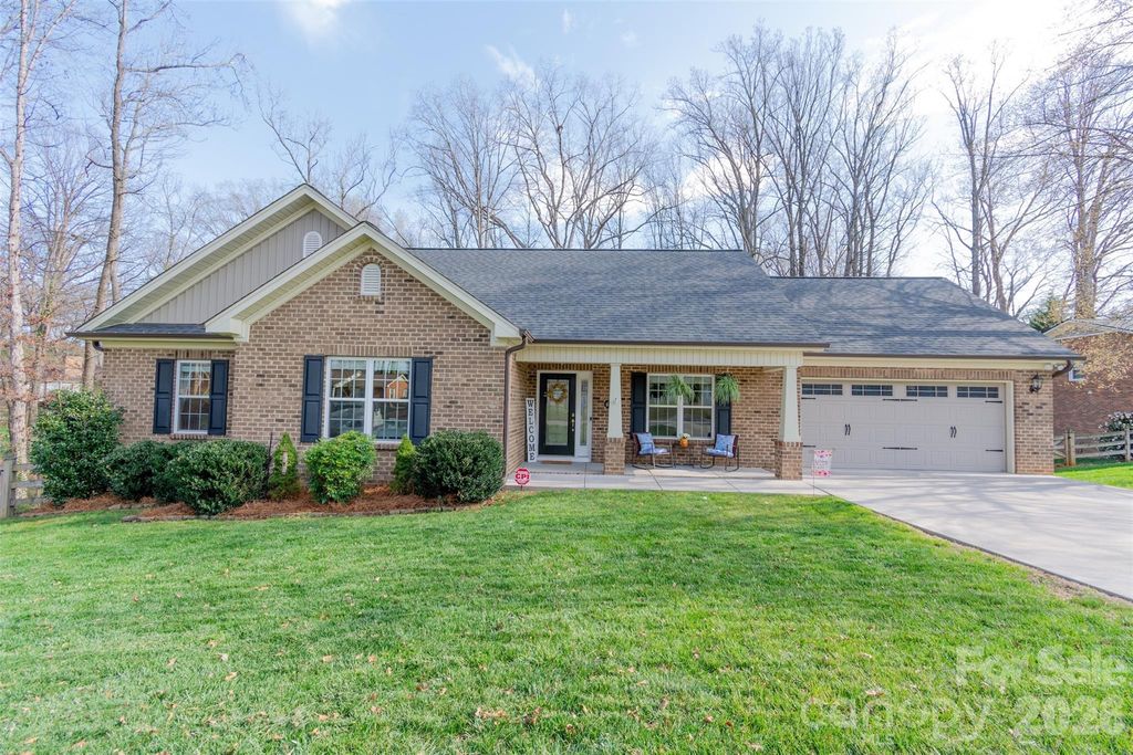 6729 Rollingwood Drive, Clemmons, NC 27012