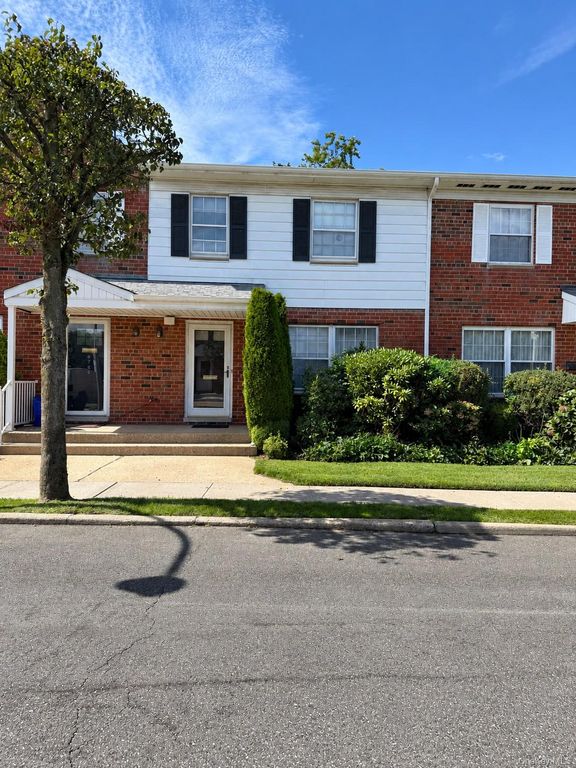 678 Front Street G, Hempstead, NY 11550 — exterior