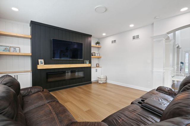 10148 Sentry Drive, St. John, IN 46373