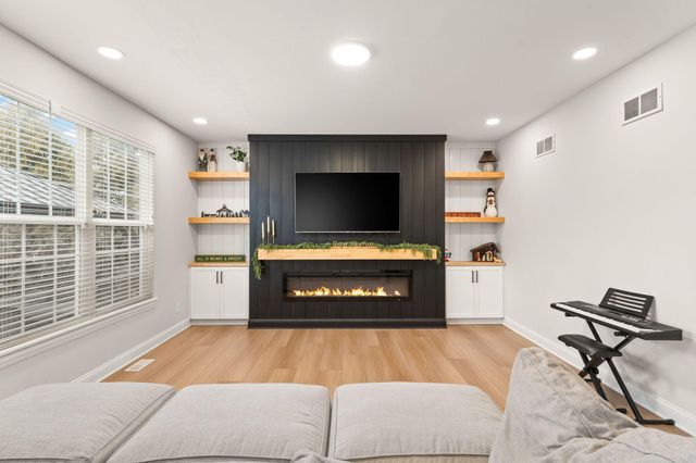 10148 Sentry Drive, St. John, IN 46373