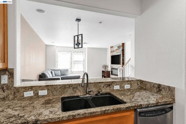 6003 Old Quarry Loop, Oakland, CA 94605
