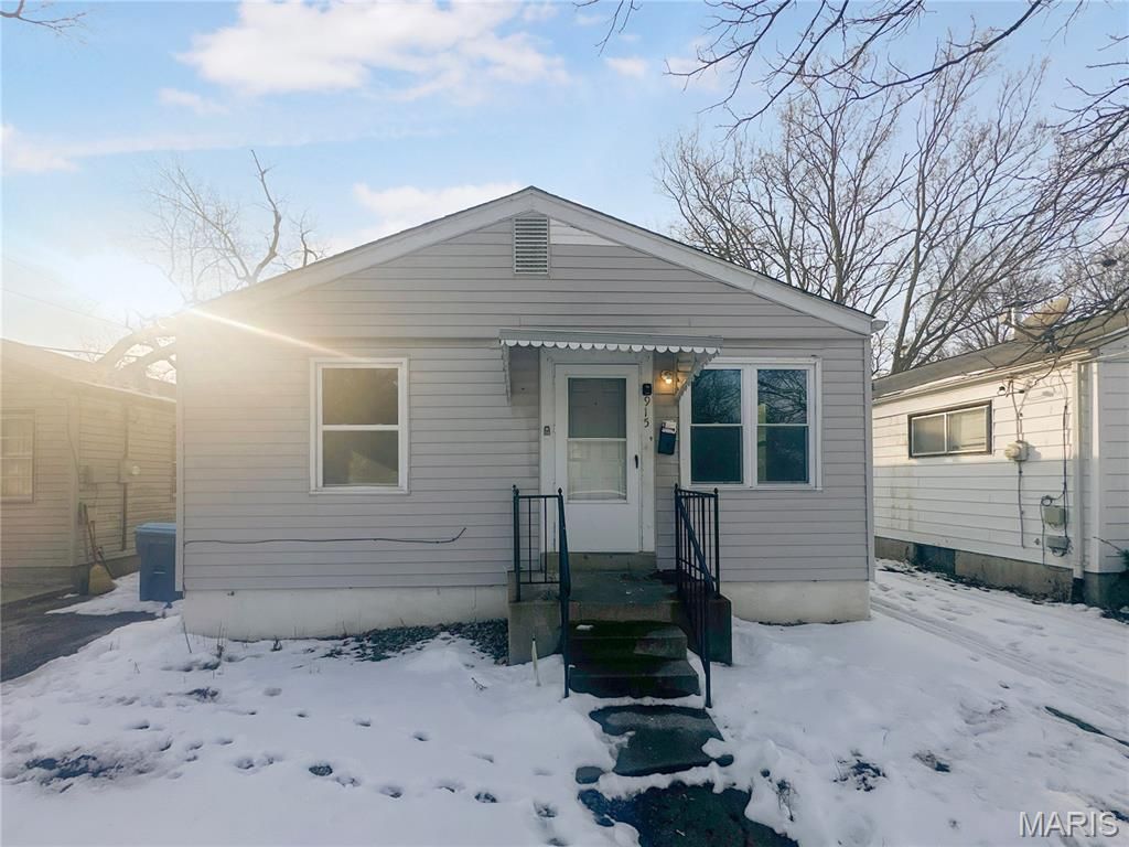 915 Maurice Avenue, Ferguson, MO 63135