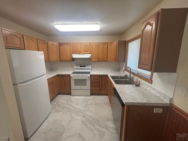 45 Louis Nelson Rd, Pueblo, CO 81001