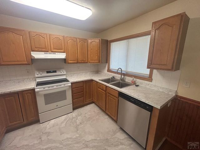 45 Louis Nelson Rd, Pueblo, CO 81001
