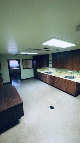 1776 Washburn Way, Klamath Falls, OR 97603