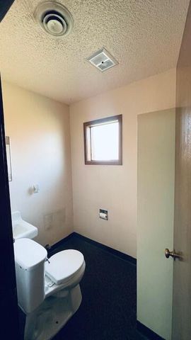 1776 Washburn Way, Klamath Falls, OR 97603