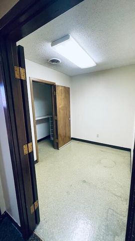 1776 Washburn Way, Klamath Falls, OR 97603