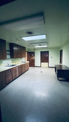 1776 Washburn Way, Klamath Falls, OR 97603