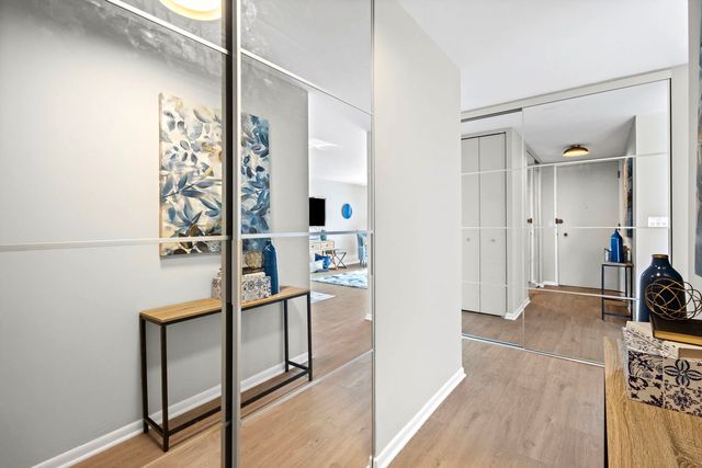 6007 N Sheridan Road 23G, Chicago, IL 60660