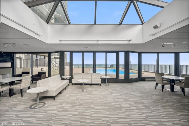 6007 N Sheridan Road 23G, Chicago, IL 60660