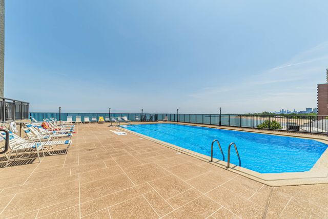 6007 N Sheridan Road 23G, Chicago, IL 60660