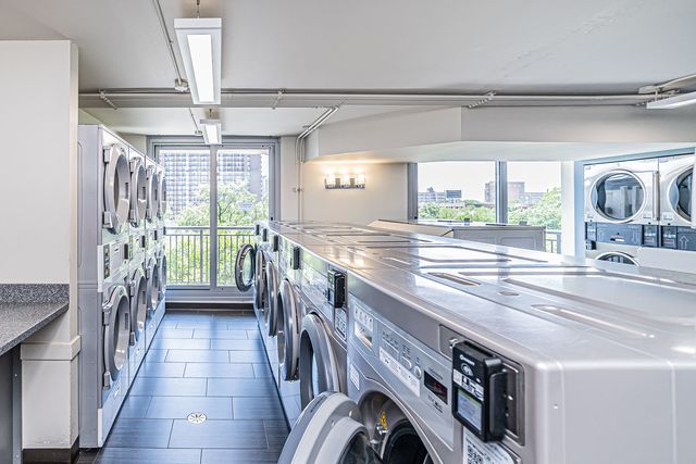 6007 N Sheridan Road 23G, Chicago, IL 60660