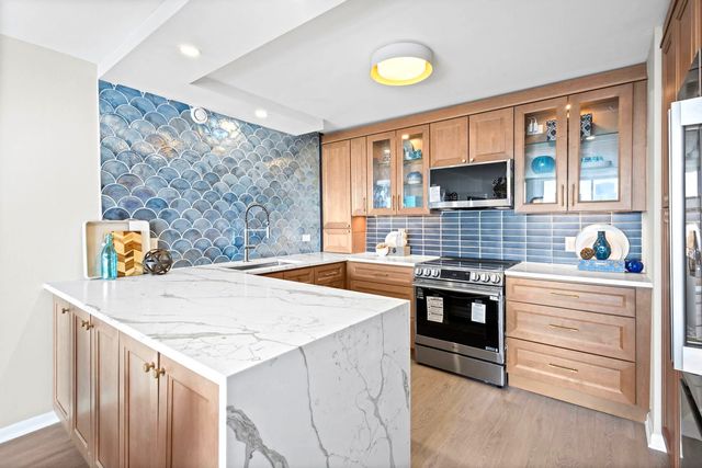 6007 N Sheridan Road 23G, Chicago, IL 60660