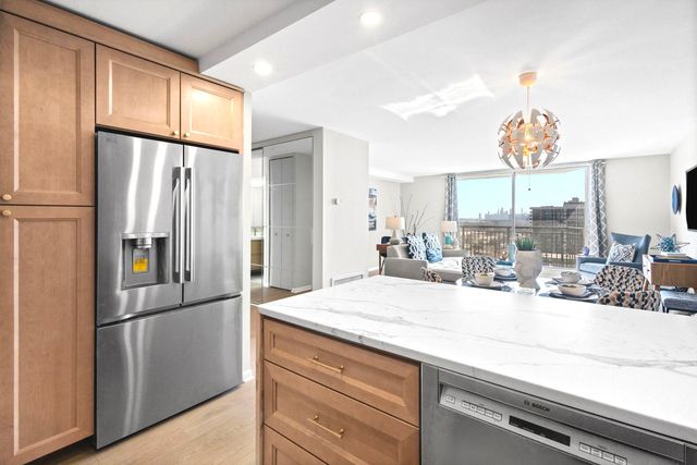 6007 N Sheridan Road 23G, Chicago, IL 60660