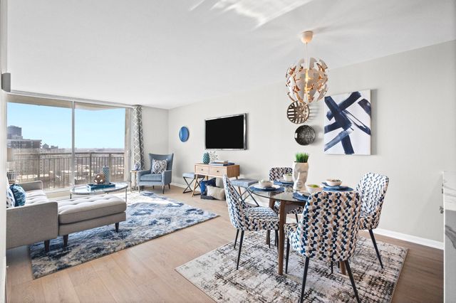 6007 N Sheridan Road 23G, Chicago, IL 60660