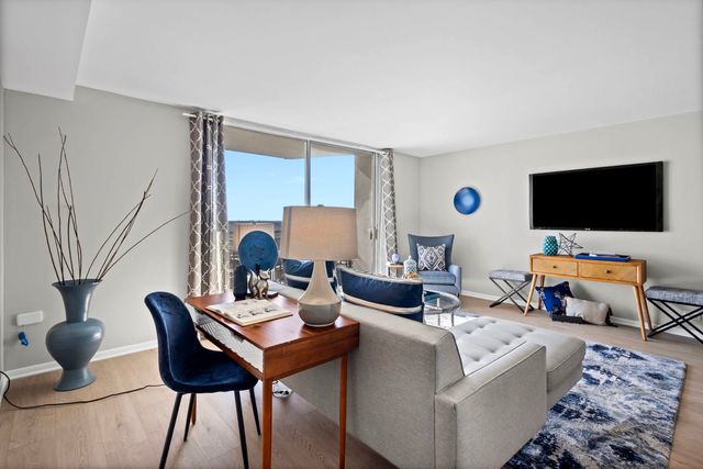 6007 N Sheridan Road 23G, Chicago, IL 60660