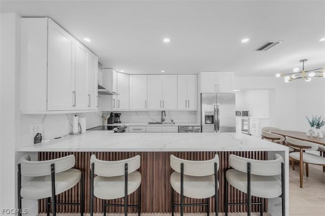 4625 Forest Glen DR, North Fort Myers, FL 33903