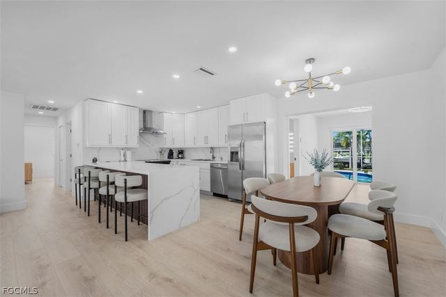 4625 Forest Glen DR, North Fort Myers, FL 33903