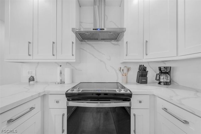 4625 Forest Glen DR, North Fort Myers, FL 33903