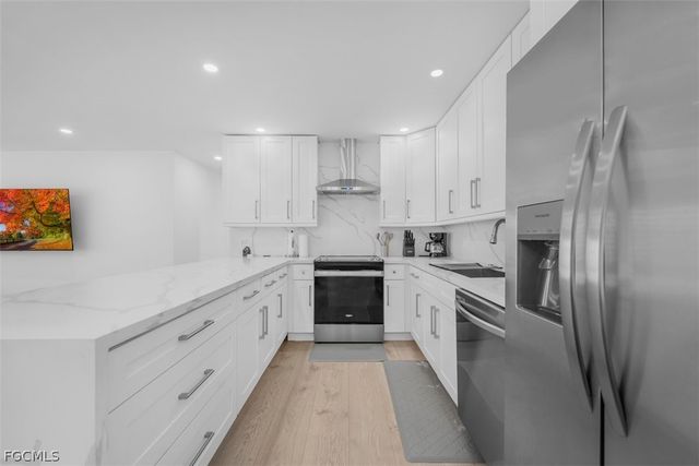 4625 Forest Glen DR, North Fort Myers, FL 33903