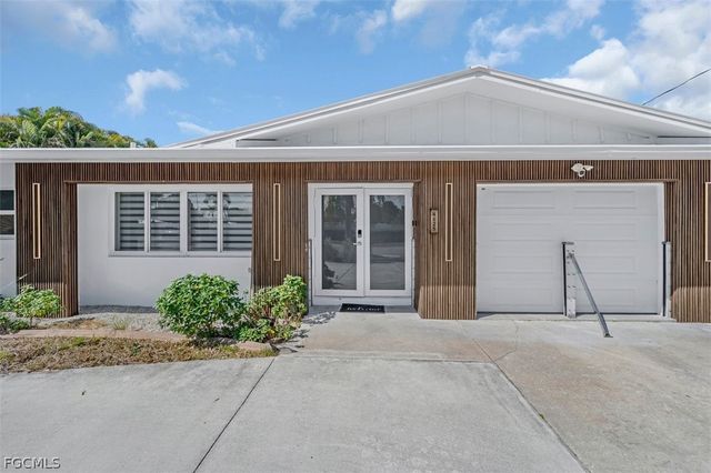 4625 Forest Glen DR, North Fort Myers, FL 33903