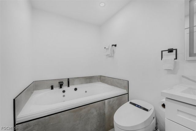 4625 Forest Glen DR, North Fort Myers, FL 33903