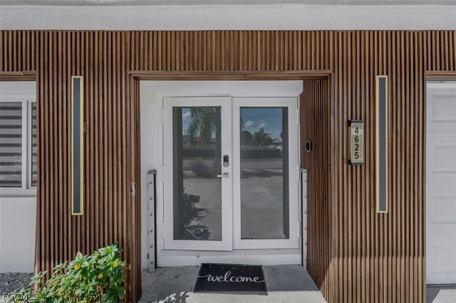 4625 Forest Glen DR, North Fort Myers, FL 33903