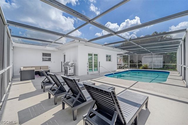 4625 Forest Glen DR, North Fort Myers, FL 33903