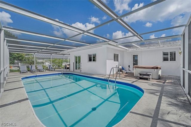 4625 Forest Glen DR, North Fort Myers, FL 33903