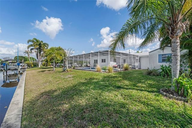 4625 Forest Glen DR, North Fort Myers, FL 33903