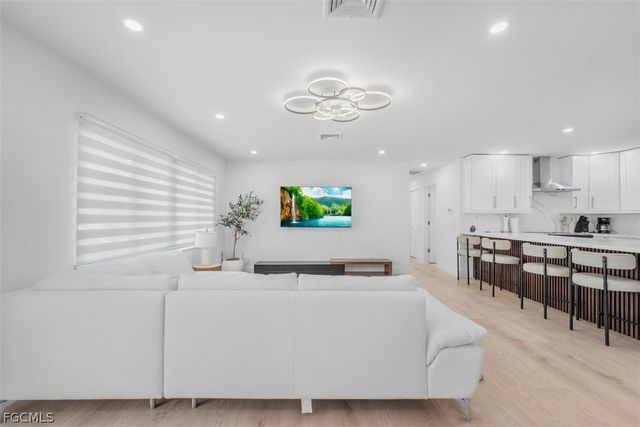 4625 Forest Glen DR, North Fort Myers, FL 33903