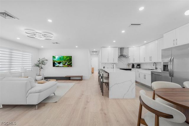 4625 Forest Glen DR, North Fort Myers, FL 33903