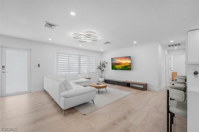 4625 Forest Glen DR, North Fort Myers, FL 33903