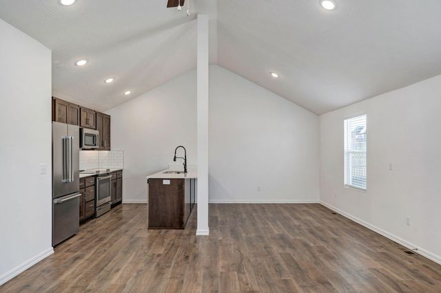 867 S Irontree Court, Nixa, MO 65714