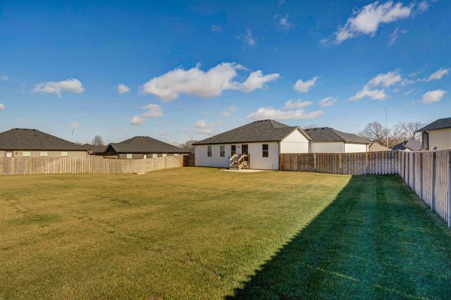 867 S Irontree Court, Nixa, MO 65714