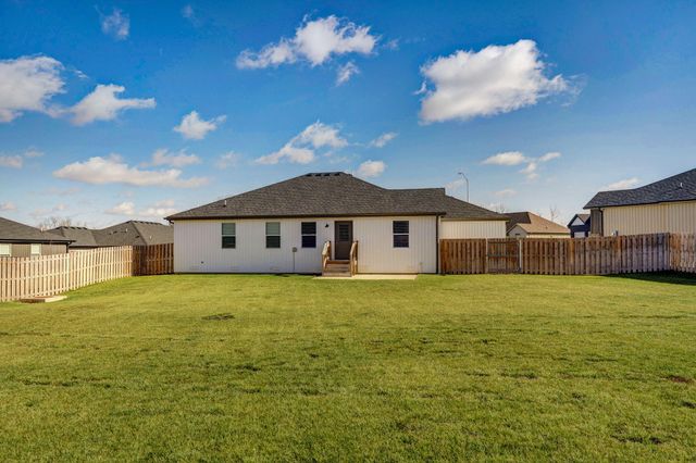 867 S Irontree Court, Nixa, MO 65714