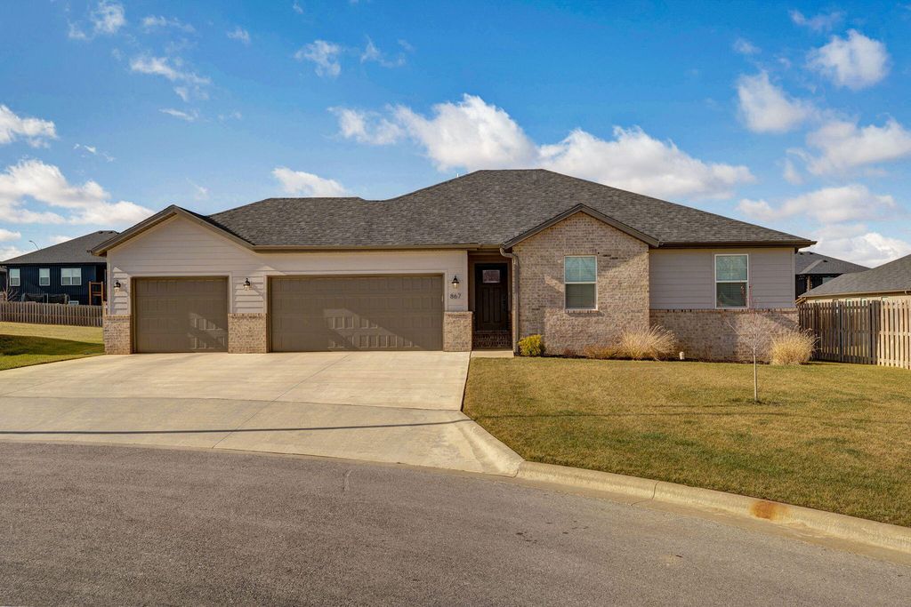 867 S Irontree Court, Nixa, MO 65714