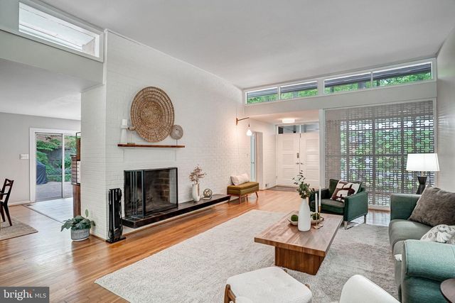 9203 SAINT MARKS PL, Fairfax, VA 22031