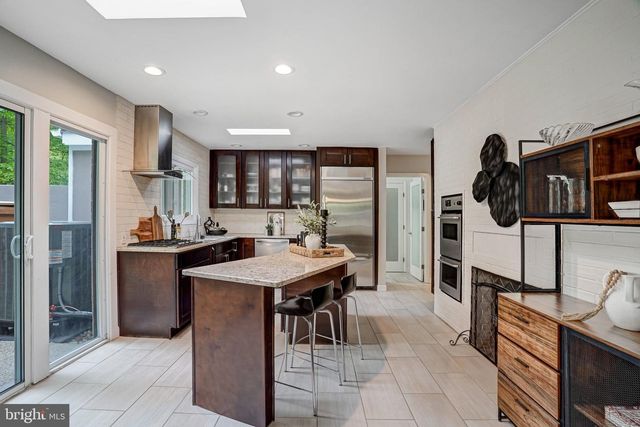 9203 SAINT MARKS PL, Fairfax, VA 22031